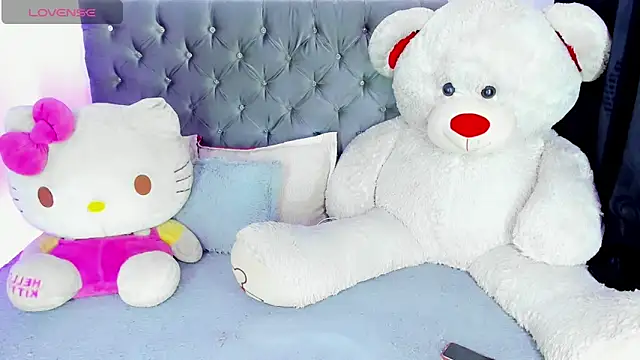 Julie Lovelyx1 online show from 12, 3, 2026