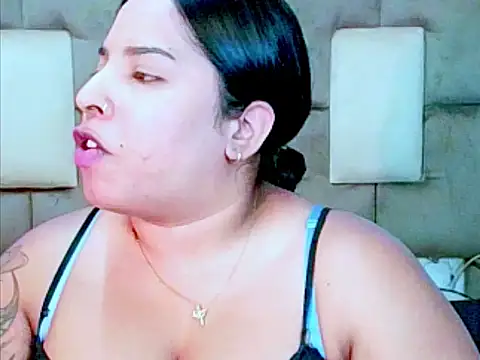 Snapshot of indiantopaz694u chatting on 16, 10, 2025 indiantopaz694u online show from 16, 10, 2025