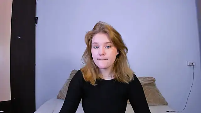 Snapshot of LaseyMoon chatting on 24, 9, 2025 LaseyMoon online show from 24, 9, 2025