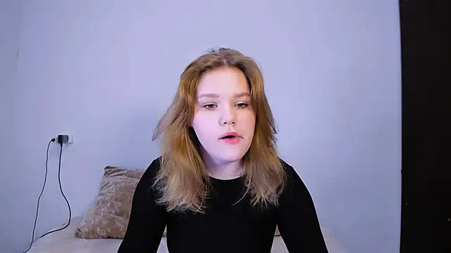 Snapshot of LaseyMoon chatting on 28, 10, 2025 LaseyMoon online show from 28, 10, 2025