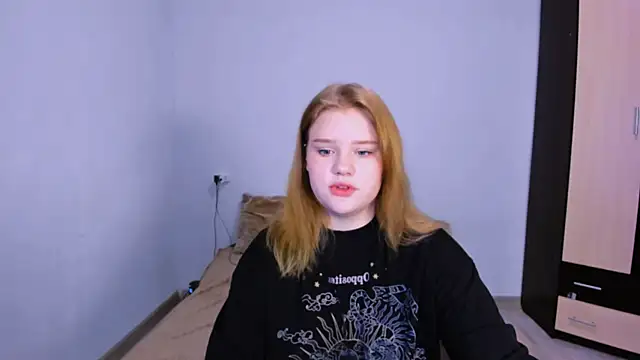 Snapshot of LaseyMoon chatting on 27, 11, 2025 LaseyMoon online show from 27, 11, 2025