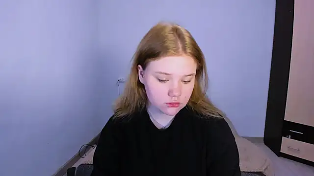 Snapshot of LaseyMoon chatting on 13, 11, 2025 LaseyMoon online show from 13, 11, 2025