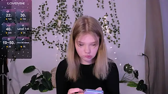 Snapshot of LaseyMoon chatting on 19, 3, 2025 LaseyMoon online show from 19, 3, 2025