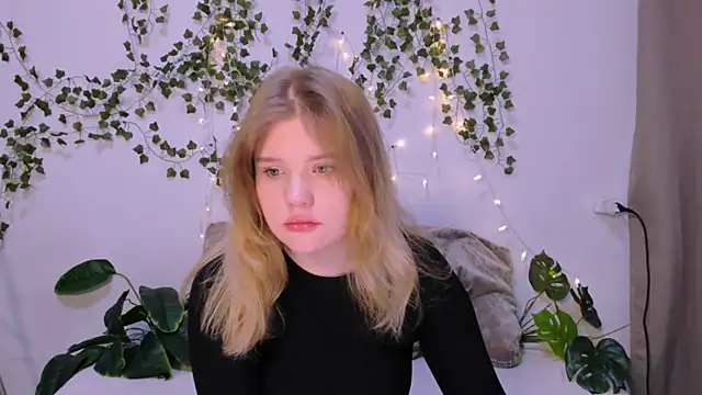 Snapshot of LaseyMoon chatting on 18, 3, 2025 LaseyMoon online show from 18, 3, 2025