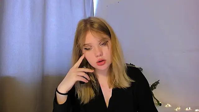 Snapshot of LaseyMoon chatting on 9, 3, 2025 LaseyMoon online show from 9, 3, 2025