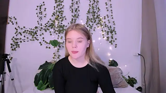 Snapshot of LaseyMoon chatting on 17, 3, 2025 LaseyMoon online show from 17, 3, 2025