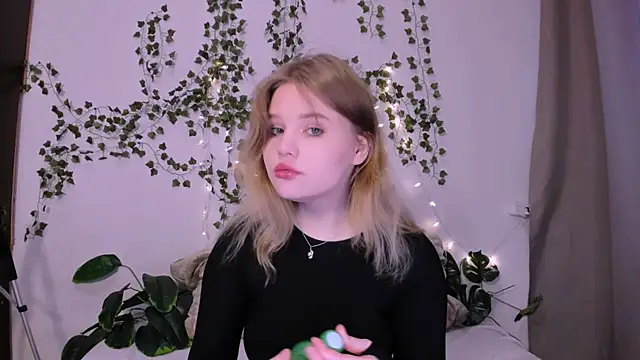 Snapshot of LaseyMoon chatting on 20, 3, 2025 LaseyMoon online show from 20, 3, 2025