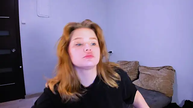 Snapshot of LaseyMoon chatting on 7, 11, 2025 LaseyMoon online show from 7, 11, 2025