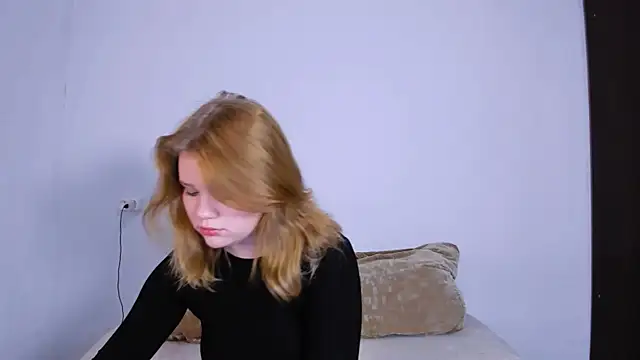 Snapshot of LaseyMoon chatting on 18, 10, 2025 LaseyMoon online show from 18, 10, 2025