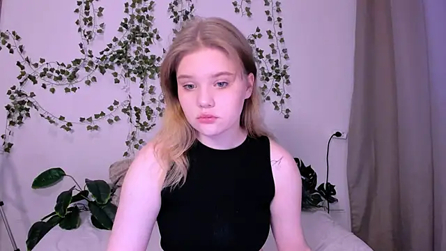 Snapshot of LaseyMoon chatting on 21, 3, 2025 LaseyMoon online show from 21, 3, 2025