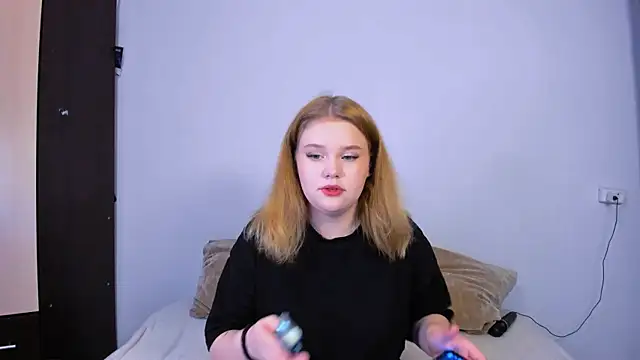 Snapshot of LaseyMoon chatting on 25, 9, 2025 LaseyMoon online show from 25, 9, 2025