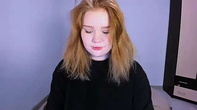 Snapshot of LaseyMoon chatting on 12, 11, 2025 LaseyMoon online show from 12, 11, 2025