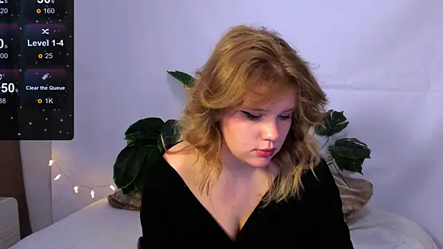 Snapshot of LaseyMoon chatting on 2, 3, 2025 LaseyMoon online show from 2, 3, 2025