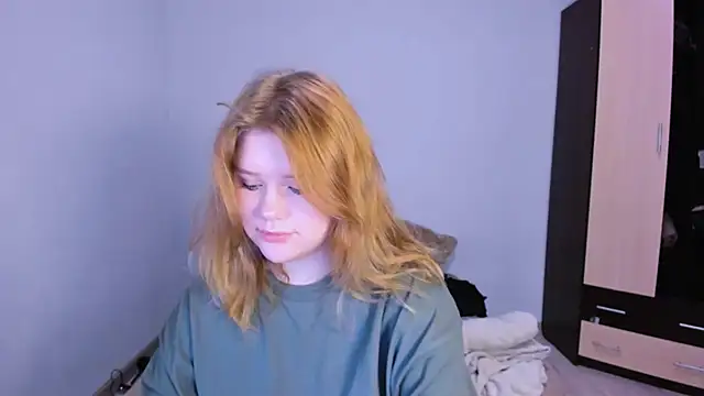 Snapshot of LaseyMoon chatting on 10, 11, 2025 LaseyMoon online show from 10, 11, 2025