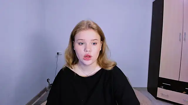 Snapshot of LaseyMoon chatting on 24, 11, 2025 LaseyMoon online show from 24, 11, 2025