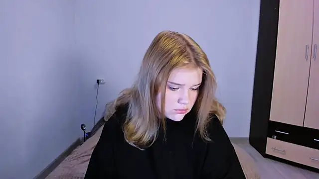 Snapshot of LaseyMoon chatting on 23, 11, 2025 LaseyMoon online show from 23, 11, 2025