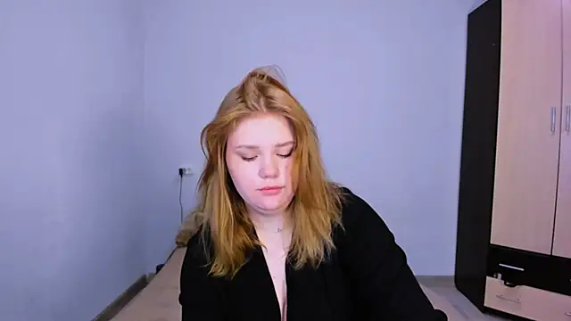 Snapshot of LaseyMoon chatting on 25, 11, 2025 LaseyMoon online show from 25, 11, 2025