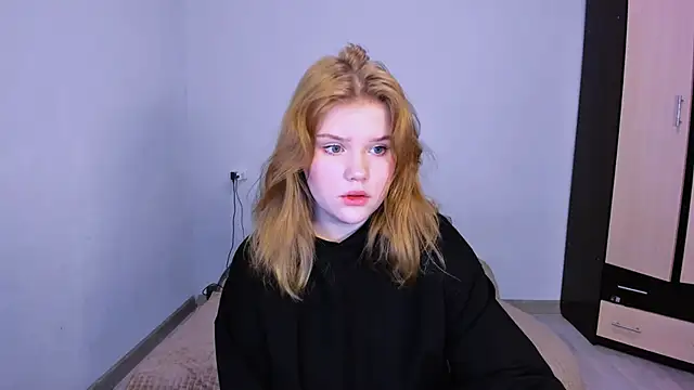 Snapshot of LaseyMoon chatting on 26, 11, 2025 LaseyMoon online show from 26, 11, 2025