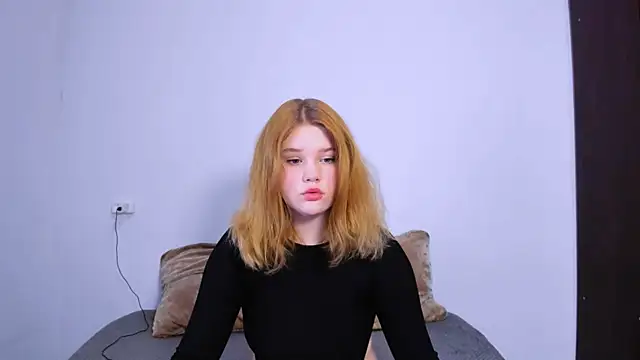 Snapshot of LaseyMoon chatting on 13, 10, 2025 LaseyMoon online show from 13, 10, 2025