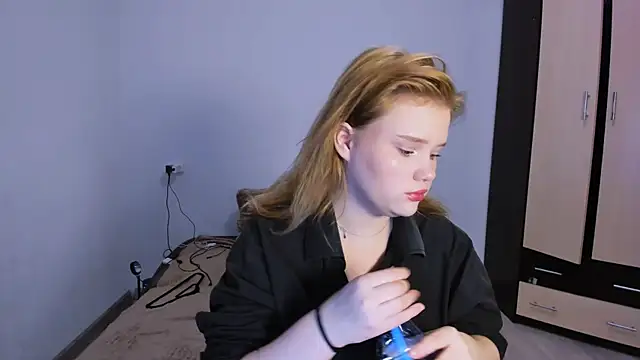 Snapshot of LaseyMoon chatting on 21, 11, 2025 LaseyMoon online show from 21, 11, 2025