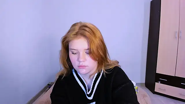 Snapshot of LaseyMoon chatting on 11, 11, 2025 LaseyMoon online show from 11, 11, 2025