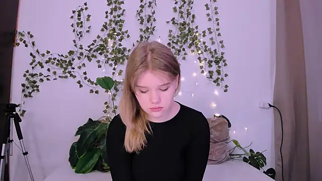 Snapshot of LaseyMoon chatting on 17, 3, 2025 LaseyMoon online show from 17, 3, 2025