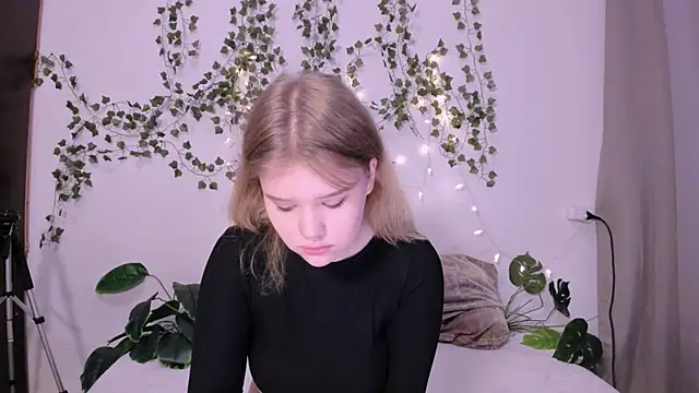 Snapshot of LaseyMoon chatting on 19, 3, 2025 LaseyMoon online show from 19, 3, 2025