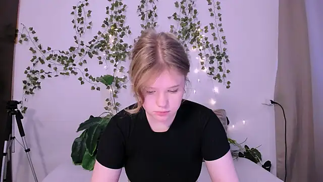 Snapshot of LaseyMoon chatting on 14, 3, 2025 LaseyMoon online show from 14, 3, 2025