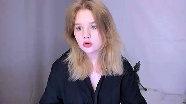 Snapshot of LaseyMoon chatting on 10, 3, 2025 LaseyMoon online show from 10, 3, 2025