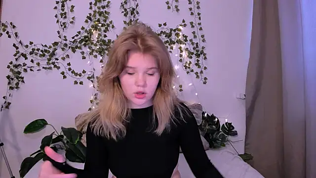 Snapshot of LaseyMoon chatting on 20, 3, 2025 LaseyMoon online show from 20, 3, 2025