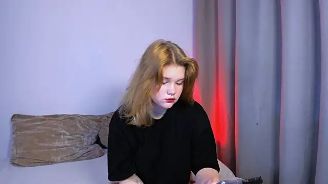 Snapshot of LaseyMoon chatting on 26, 9, 2025 LaseyMoon online show from 26, 9, 2025