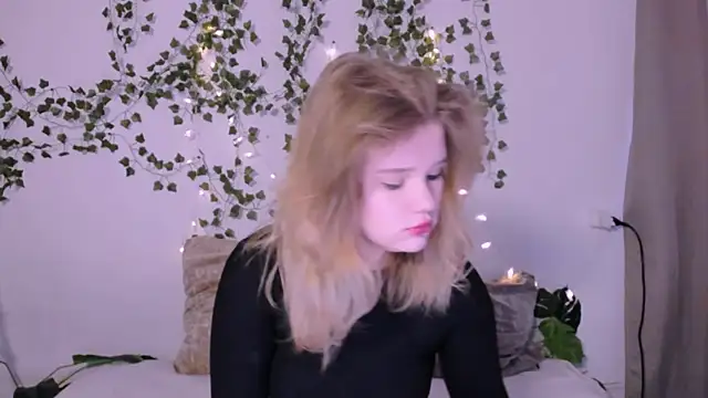 Snapshot of LaseyMoon chatting on 18, 3, 2025 LaseyMoon online show from 18, 3, 2025