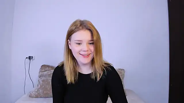 Snapshot of LaseyMoon chatting on 23, 10, 2025 LaseyMoon online show from 23, 10, 2025