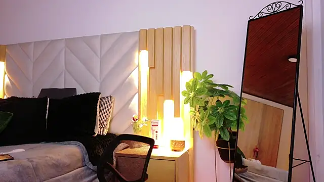 Anaise latif online show from 3, 10, 2025