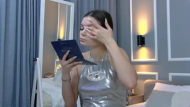 AsterQuinn online show from 5, 2, 2026