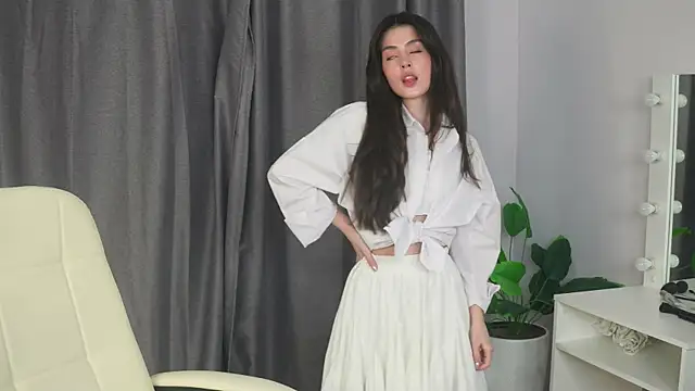 ArletteBiddix online show from 6, 3, 2025
