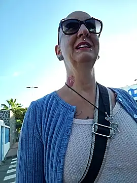 Snapshot of Emma_Milf25 chatting on 25, 9, 2025 Emma Milf25 online show from 25, 9, 2025