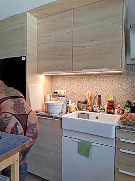 Emma Milf25 online show from 15, 6, 2026