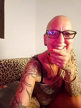 Snapshot of Emma_Milf25 chatting on 25, 11, 2025 Emma Milf25 online show from 25, 11, 2025