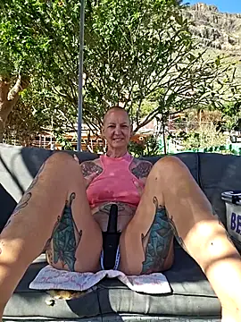 Emma Milf25 online show from 12, 2, 2026