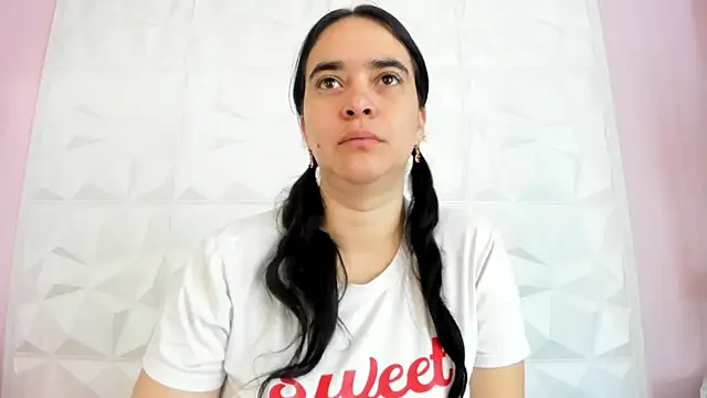 Valeriagomez  online show from 2, 11, 2025