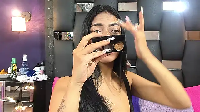 EMYCLARK01 online show from 12, 10, 2025