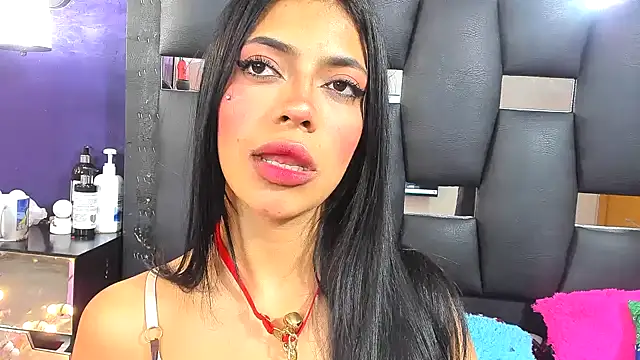 EMYCLARK01 online show from 15, 12, 2025