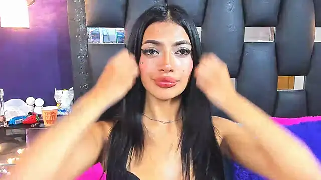 EMYCLARK01 online show from 16, 9, 2025