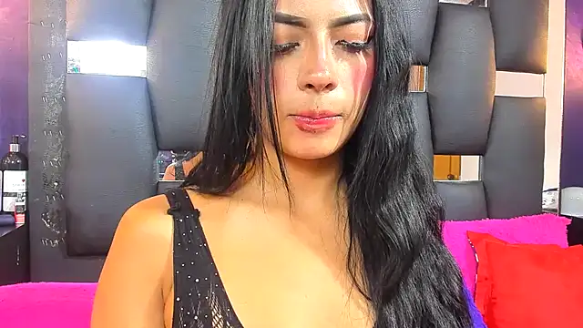 EMYCLARK01 online show from 23, 11, 2025