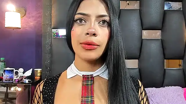 EMYCLARK01 online show from 24, 10, 2025