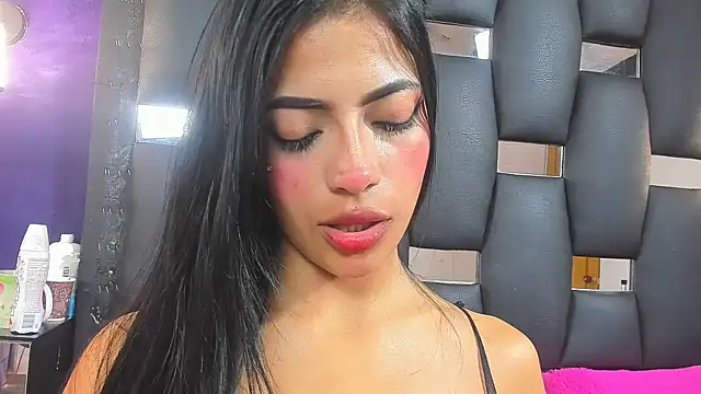 EMYCLARK01 online show from 15, 11, 2025