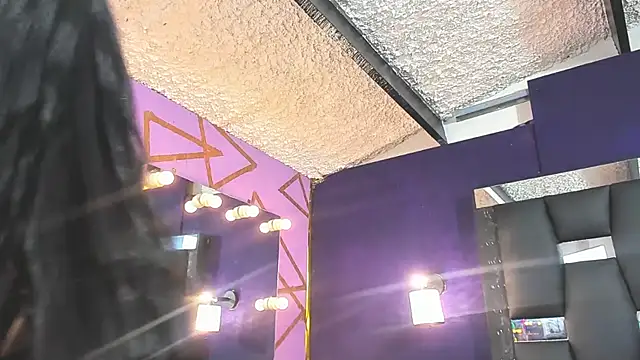 EMYCLARK01 online show from 20, 9, 2025