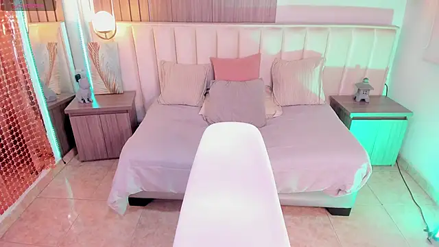 Snapshot of Nicoll_Evans_ chatting on 3, 3, 2025 Nicoll Evans online show from 3, 3, 2025