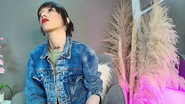 Snapshot of Vaiolett_Smith chatting on 4, 2, 2026 Vaiolett Smith online show from 4, 2, 2026